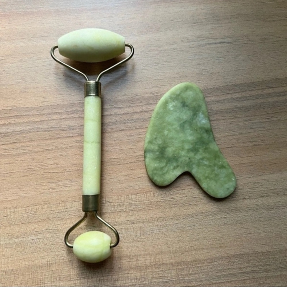Green and Cream Facial Roller and Gua Sha Set
